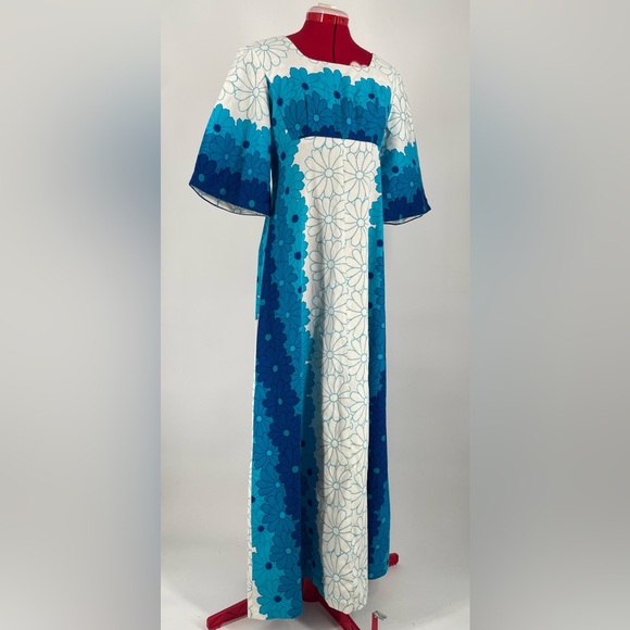 Stunning 1960s Blue & White Hawaiian Floral Flared Sleeve Maxi Sundress - Picture 2 of 16